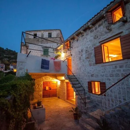 Authentic Stone House Casa vacanze Vis