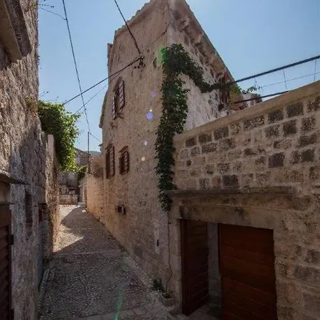 Authentic Stone House Vis