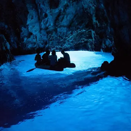 Authentic Stone House 비스