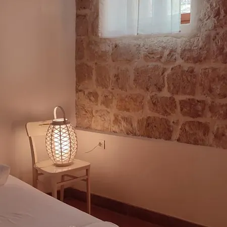 펜션 Authentic Stone House 비스