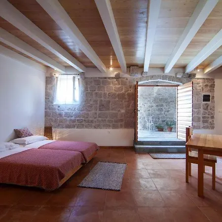 Authentic Stone House Vis