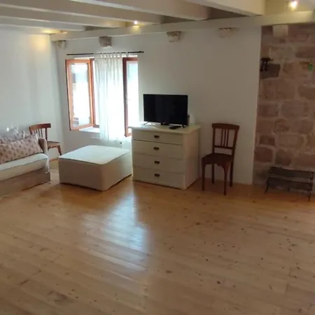 Dom wakacyjny Authentic Stone House Vis