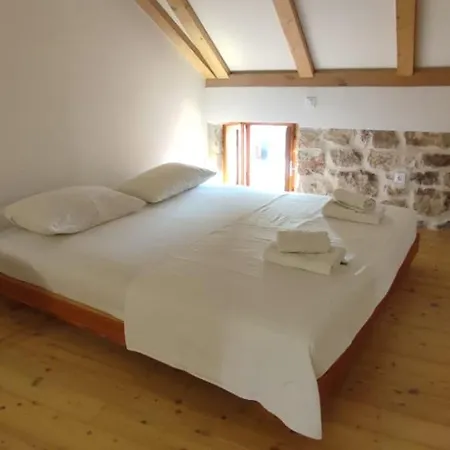 Authentic Stone House Dom wakacyjny *