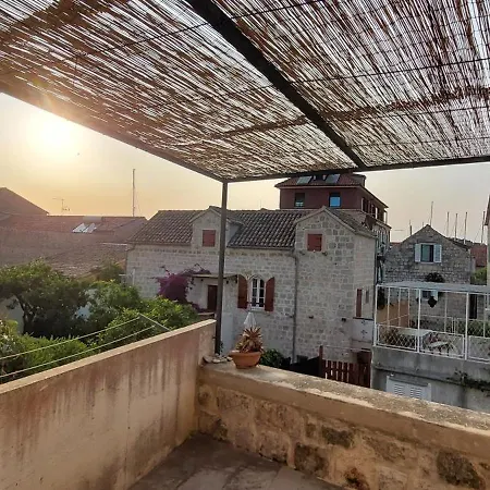 Authentic Stone House * Vis