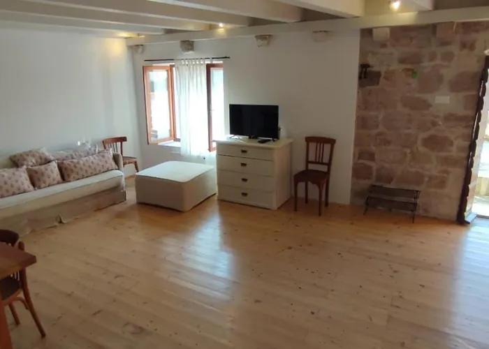 別荘 Authentic Stone House ヴィス