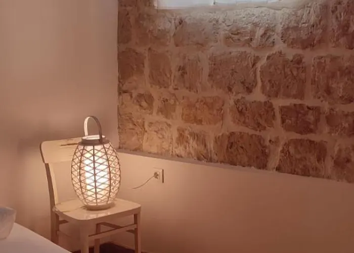 別荘 Authentic Stone House ヴィス